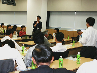 商店会会員と学生の討論会